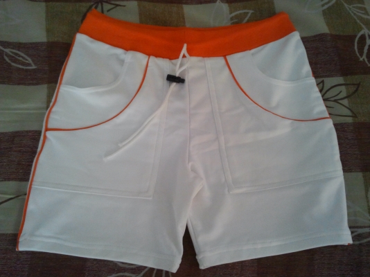 กางเกงขาสั้นตัวละ 80 บาท