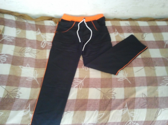 กางเกงขาสั้นตัวละ 80 บาท