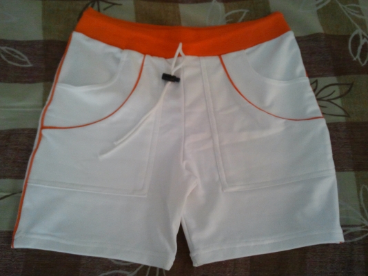 กางเกงขาสั้นตัวละ 80 บาท