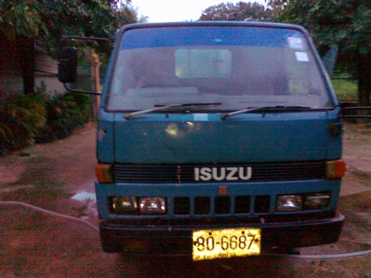 ขายรถ 4 ล้อกลางIsuzu NKR 88แรงม้า รถห้าง