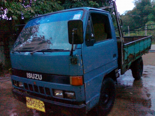 ขายรถ 4 ล้อกลางIsuzu NKR 88แรงม้า รถห้าง