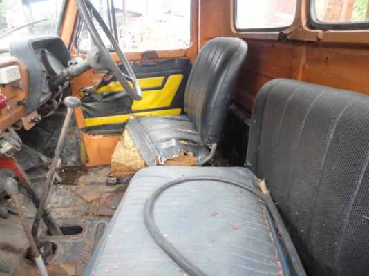 ISUZU  หกล้อหัวยาวติดเครน  มีเล่มทะเบียนค่ะ