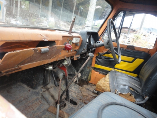 ISUZU หกล้อหัวยาวติดเครน มีเล่มทะเบียนค่ะ ISUZU หกล้อหัวยาวติดเครน มีเล่มทะเบียนค่ะ