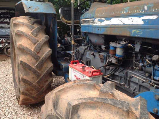 รถไถ2เพลาฟอร์ด6610คาราโร่ สภาพเดิมๆ เครื่องดีสวย พร้อมใช้งาน ติดต่อ0801405528