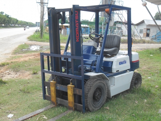 ขายด่วน รถยก KOMATSU FD20-11 เครื่องดีเซล SIUZU C240 เสาสูง 3 เมตร เกียร์คลัท ขายตามสภาพสวยๆ