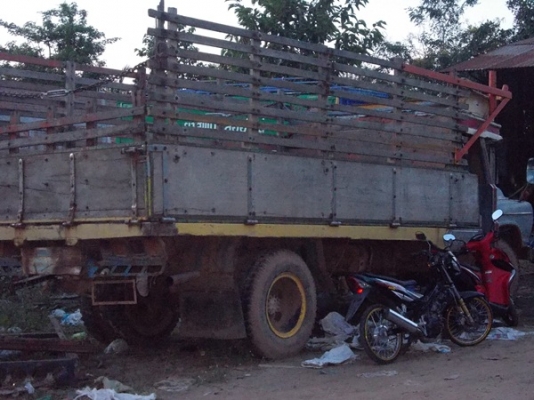 รถ6ล้อหัวยาว-สวยๆ เดิมทั้งคัน-สมุดพร้อมโอน ติดต่อด่วน โทร 087-6414953 มอส