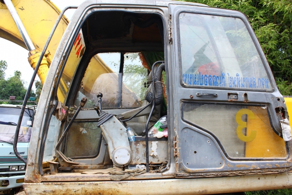 ขายรถแบคโฮ KOBELCO SK220 MARK III  เจ้าของขายเอง (ขายตามสภาพพร้อมขนส่งให้ครับ)