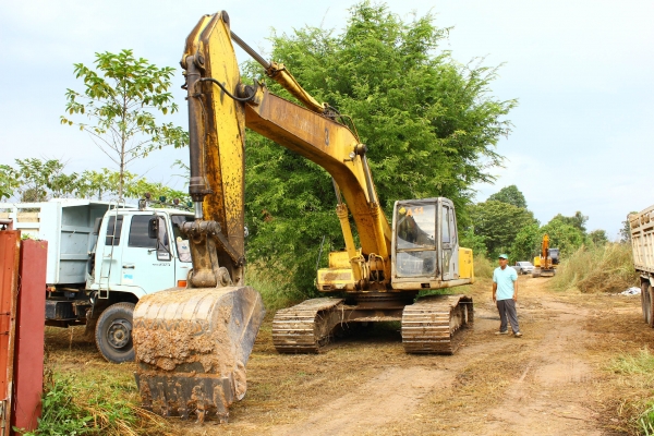 ขายรถแบคโฮ KOBELCO SK220 MARK III  เจ้าของขายเอง (ขายตามสภาพพร้อมขนส่งให้ครับ)