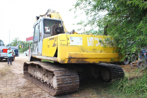 ขายรถแบคโฮ KOBELCO SK220 MARK III  เจ้าของขายเอง (ขายตามสภาพพร้อมขนส่งให้ครับ)