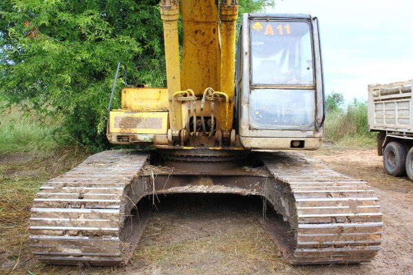 ขายรถแบคโฮ KOBELCO SK220 MARK III  เจ้าของขายเอง (ขายตามสภาพพร้อมขนส่งให้ครับ)