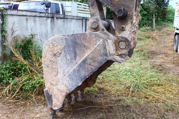 ขายรถแบคโฮ KOBELCO SK220 MARK III  เจ้าของขายเอง (ขายตามสภาพพร้อมขนส่งให้ครับ)