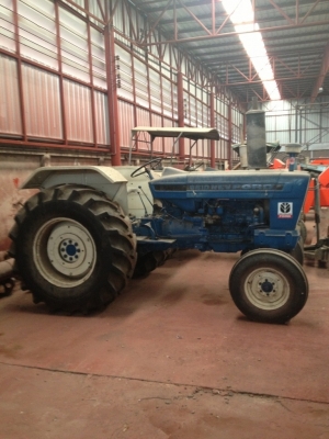 รถไถฟอร์ด 6610