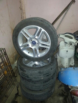 ขายแม็กฟอร์ดเฟียสต้าตัวTop ขอบ16เพิ่งถอด 8,500บาทลดได้นิดหน่อย 0871640465 หยง