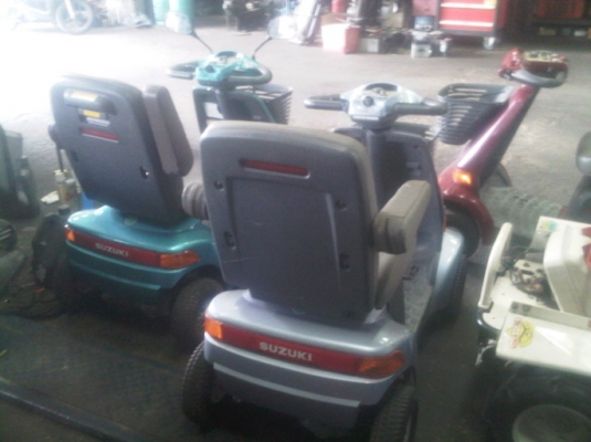 ขายรถไฟฟ้าผู้สูงอายุ SUZUKI 4ล้อสวยๆ