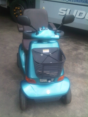 ขายรถไฟฟ้าผู้สูงอายุ SUZUKI 4ล้อสวยๆ