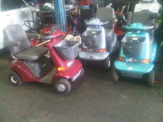 ขายรถไฟฟ้าผู้สูงอายุ SUZUKI 4ล้อสวยๆ