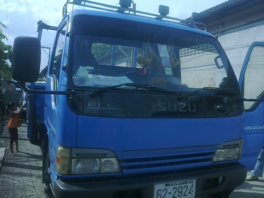ขายด่วนๆ ISUZU NQR 140แรง ปี 47รถห้างแท้ ยาว 5.5 เมตร สภาพเครื่องดีมากๆ แคซซีใหญ่งามไม่สนิมเลย รถใช้งานทุกวัน
