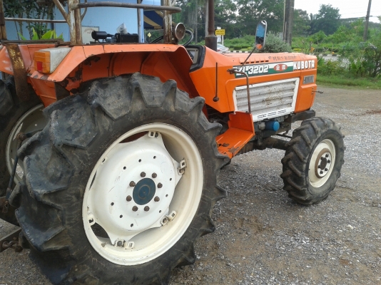 ขายรถไถkubota L3202DT  2 เพลา 32แรง