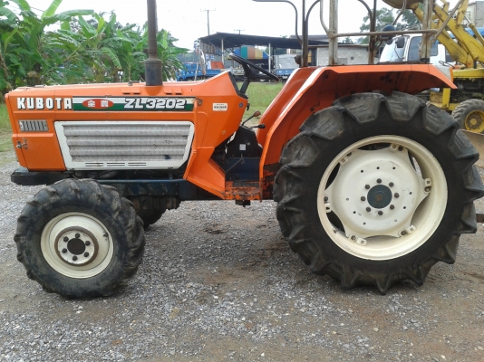 ขายรถไถkubota L3202DT  2 เพลา 32แรง