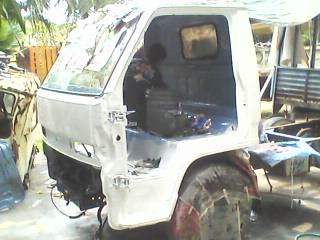 ขาย ISUZU NKR 88 แรง 4ล้อ ยกหัวได้ สวย พร้อมใช้งาน ไม่ติดเวลา กำลังทำสีใหม่ทั้งคัน