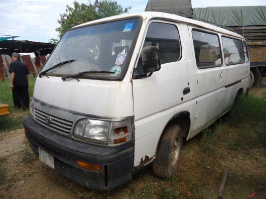 รถตู้ Toyota เครื่องไมล์ตี้เอ็กซ์