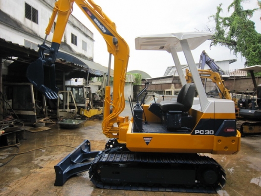 ขาย รถขุดเล็ก KOMATSU รุ่น PC30-6- แทร็กเหล็ก มือสองญี่ปุ่น