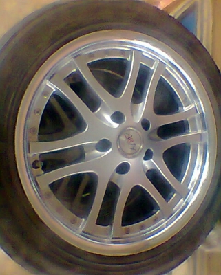 แม็ก  17  นิ้ว  5  รู  พึ่งใส่ได้เดือนเดียว ยางโยโก ปี 09  มีแม็กเดิมมาเทิร์นได้