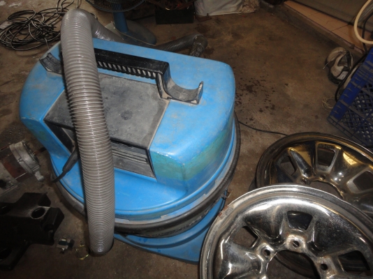 เครื่องดูดฝุ่นอีเล็กโทลักขนาดใหญ่1800บาท