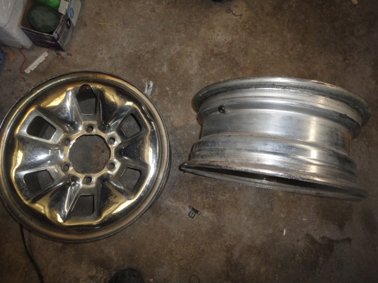 กะทะ 6 รูขอบ 15 และ 16 อย่างละ 1 วงราคาวงละ 800 บาท