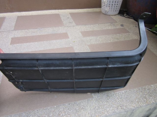 ขายถาดรองใต้เก๊ะรถ ใช้ได้กับรถกระบะทุกรุ่น ทุกยี่ห้อ สภาพดี