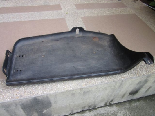 ขายถาดรองใต้เก๊ะรถ ใช้ได้กับรถกระบะทุกรุ่น ทุกยี่ห้อ สภาพดี