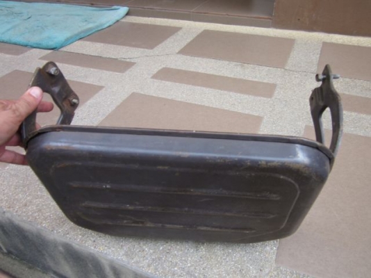 ขายถาดรองใต้เก๊ะรถ ใช้ได้กับรถกระบะทุกรุ่น ทุกยี่ห้อ สภาพดี