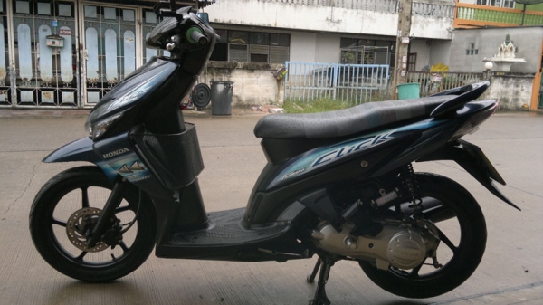 Honda click ปี 50 ล้อแม็คเดิมๆ กริ๊ปๆ 17000 บาท