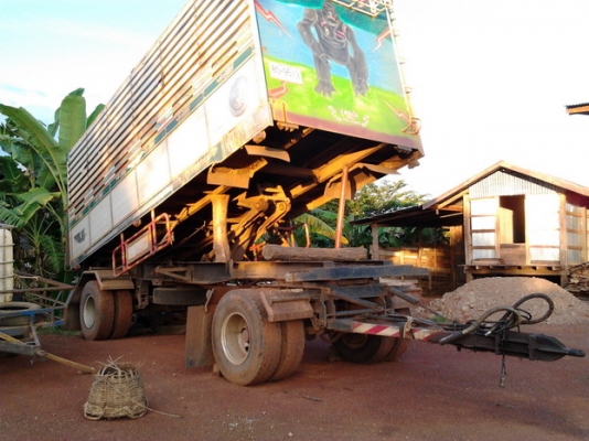 HINO PROFIA 320 HP P11C รถพ่วงแม่+ลูก กระบะดั๊มพ์มิเนียม 12 ตันสภาพสวยมากๆ ลูก 2 คานดั๊มพ์ ภายในเก๋งสวยครบ แอร์ พวงมาลัยเพาเวอร์ เบรคทริ๊ปฟี้ครบครัน ยางสภาพดีแม่ลูก 80\% ทะเบียนภาษีครบพร้อมโอนครับ