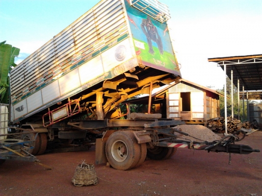 HINO PROFIA 320 HP P11C รถพ่วงแม่+ลูก กระบะดั๊มพ์มิเนียม 12 ตันสภาพสวยมากๆ ลูก 2 คานดั๊มพ์ ภายในเก๋งสวยครบ แอร์ พวงมาลัยเพาเวอร์ เบรคทริ๊ปฟี้ครบครัน ยางสภาพดีแม่ลูก 80\% ทะเบียนภาษีครบพร้อมโอนครับ