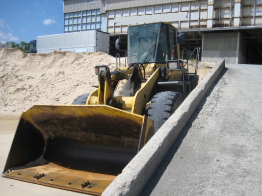 รถตักล้อยาง WA300-3 รถสวย สภาพเยี่ยม (ภาพเดิมจากญี่ปุ่น) โทร.081-373-0559 รถตักล้อยาง WA300-3 รถสวย สภาพเยี่ยม (ภาพเดิมจากญี่ปุ่น) โทร.081-373-0559