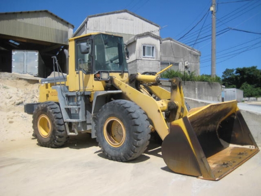 รถตักล้อยาง  WA300-3 รถสวย  สภาพเยี่ยม  (ภาพเดิมจากญี่ปุ่น)  โทร.081-373-0559