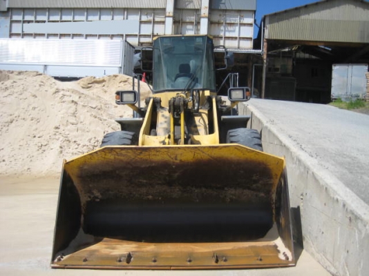 รถตักล้อยาง WA300-3 รถสวย สภาพเยี่ยม (ภาพเดิมจากญี่ปุ่น) โทร.081-373-0559 รถตักล้อยาง WA300-3 รถสวย สภาพเยี่ยม (ภาพเดิมจากญี่ปุ่น) โทร.081-373-0559