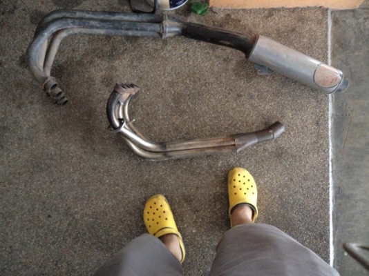 ขายท่อเดิมcbr250 1200ท่อเหเลดไม่รู้รุ่น1500ท่อแต่งyamaha vox50 3000