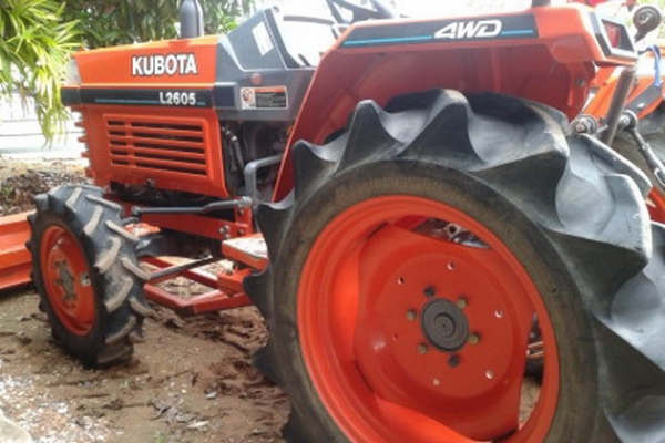 ขายรถไถkubota L2605  2 เพลา 26แรง สภาพเหมือนใหม่ มีเล่มทะเบียน