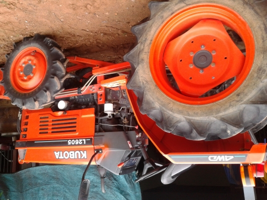 ขายรถไถkubota L2605  2 เพลา 26แรง สภาพเหมือนใหม่ มีเล่มทะเบียน