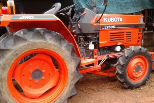 ขายรถไถkubota L2605  2 เพลา 26แรง สภาพเหมือนใหม่ มีเล่มทะเบียน