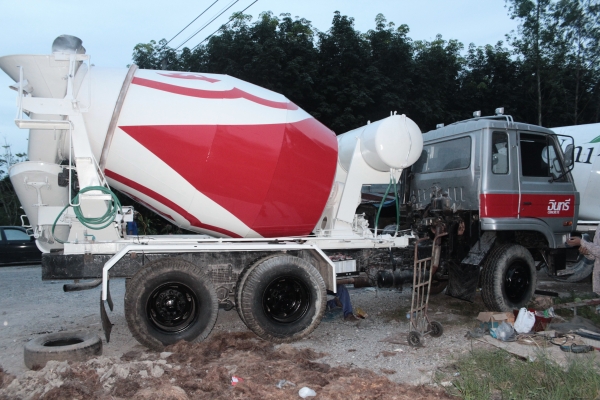 รถโม่ปูน Nissun UD 431 TURBO โม่สวย 6 คิว รถใช้งานอยู่สุราษ&rlm;