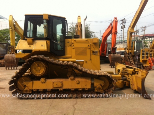 รถแทรคเตอร์ D4H บจก.สหสินอีควิปเม้นท์ โทร.081-5851880, 02-5168100-1 www.sahasinequipment.com