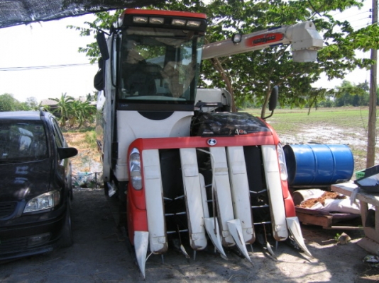 ชื้อ รถเกี่ยวข้าว KUBOTA  ก่อนสิ้นเดือนกันยายนนี้แถมฟรี เครื่อง สีข้าว YANMAR
