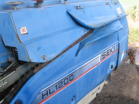 รถเกี่ยวข้าว ISEKI