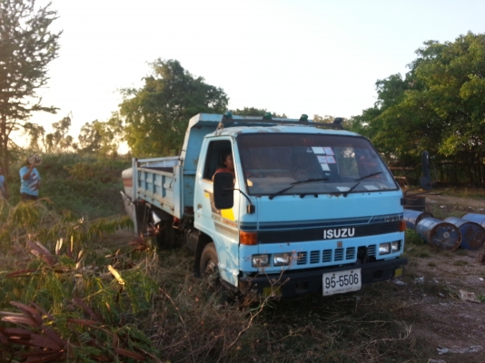 ขายรถดั้มพ์NPRสภาพพร้อมใช้