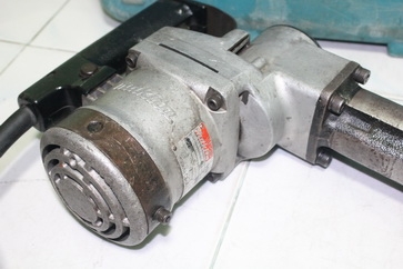 เครื่องสกัดคอนกรีตไฟฟ้ายี่ห้อ makita hm1201 สภาพดีพร้อมใช้งาน