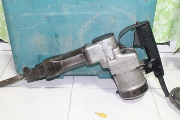 เครื่องสกัดคอนกรีตไฟฟ้ายี่ห้อ makita hm1201 สภาพดีพร้อมใช้งาน