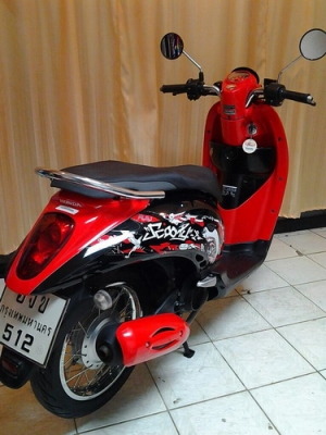 ขาย Scoopy-i ลายแอคทีฟบอย ดำ-แดง วิ่งน้อย ปี55(2012) ราคาเร้าๆเลยครับ ขาย Scoopy-i ลายแอคทีฟบอย ดำ-แดง วิ่งน้อย ปี55(2012) ราคาเร้าๆเลยครับ